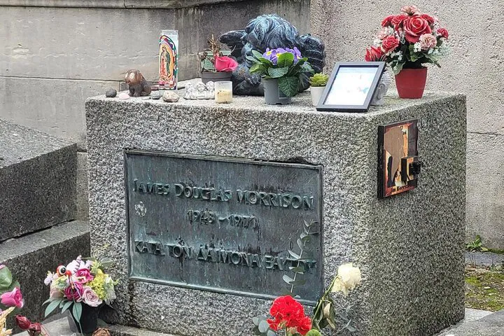 Unveiling Paris's Père Lachaise: A Private Journey Through History & Art