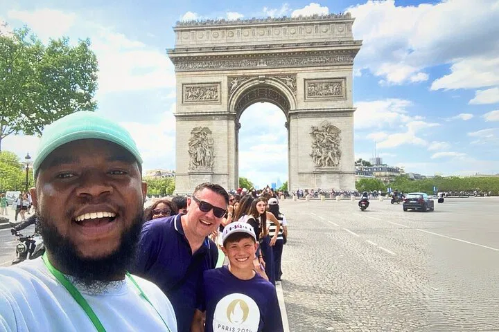 Arc de Triomphe: Paris Views & Macaron Walking Tour