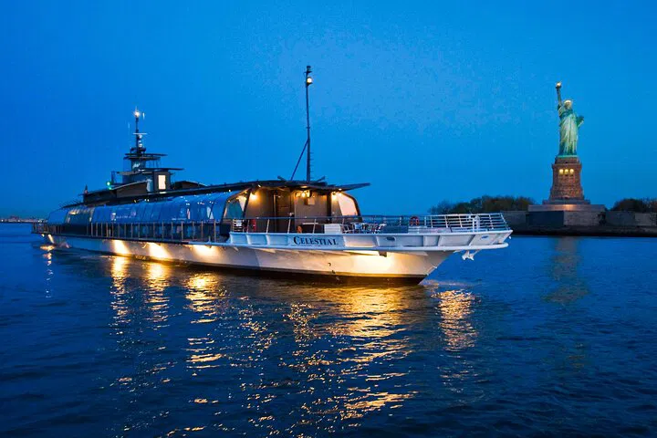 Bateaux New York: Elegant Dinner Cruise with Skyline Views