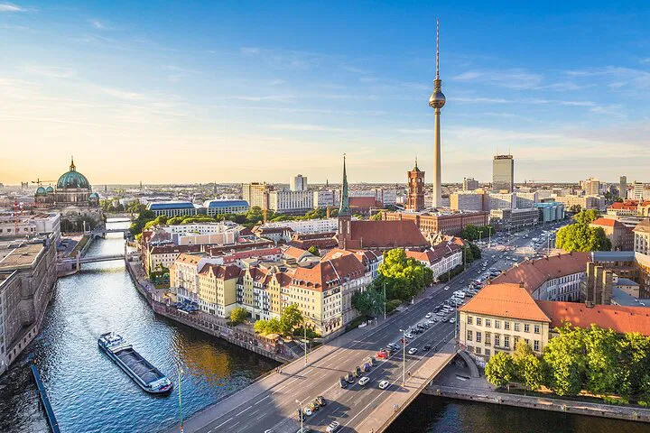 Explore Berlin at Your Pace: A Personalized Audio Walking Tour Adventure