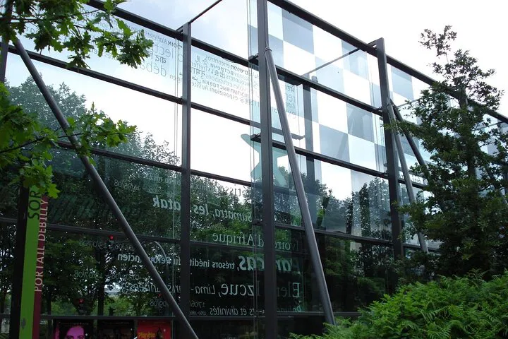 Parisian Culture Fusion: Musée Quai Branly & Seine River Cruise