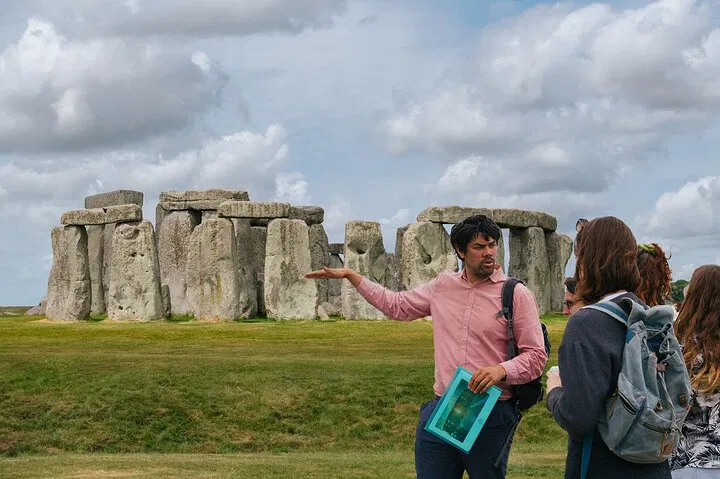Unlock Stonehenge: A Luxurious, In-Depth Small-Group Tour from Bath
