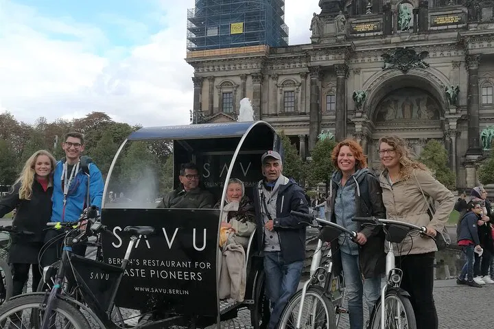 Berlin Highlights: Multi-Vehicle Group Tour Experience