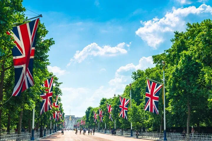 Buckingham Palace Tour: Royal London Walking Adventure