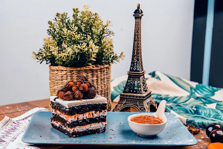 Parisian Delights: Unleash Your Inner Foodie on a Street Food & Drinks Crawl!