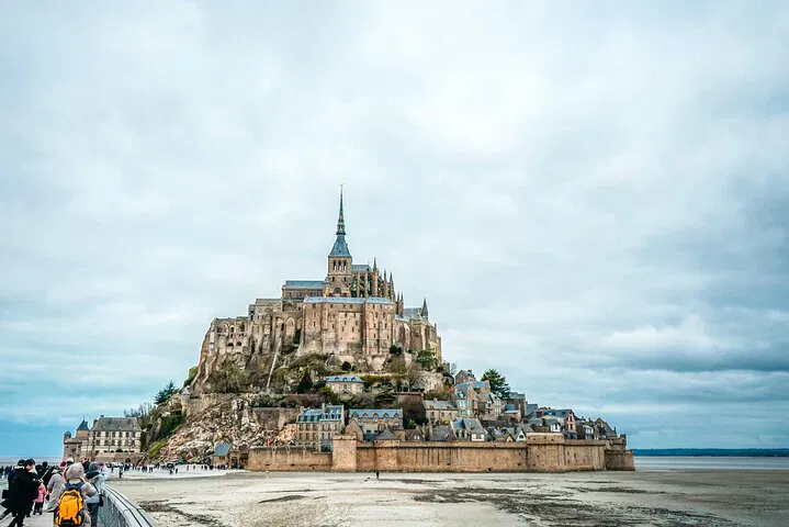 Paris to Normandy: VIP Champagne Tour of Mont Saint-Michel & Omaha Beach