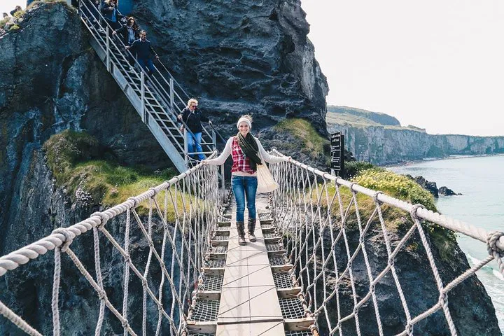Giant's Causeway Day Tour: Luxury Ride from Belfast