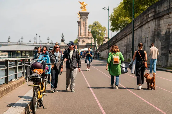 Unveiling Hidden Gems: A Personalized Paris Walking Adventure