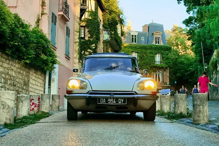 Secrets of Paris: Vintage Citroen DS Tour - A Stylish 60s Adventure