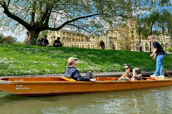 Cambridge Day Trip from London: History & River Cam Tour