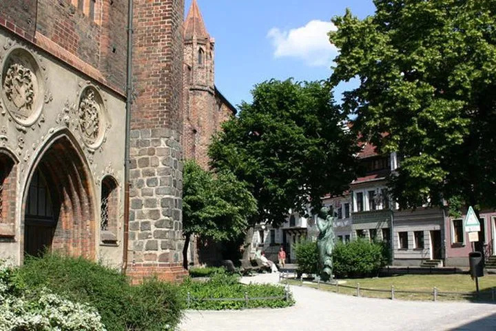 Berlin Bike Tour: Uncover the City's Hidden Gems & Soul