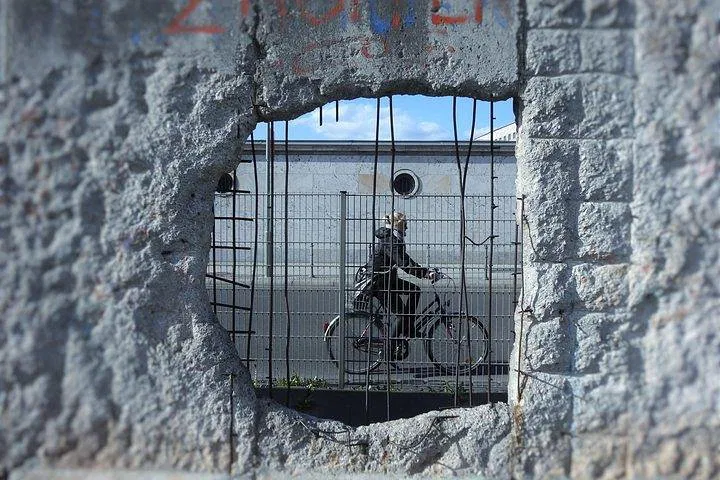 Uncover Berlin Wall History: Cold War Secrets & Escape Tales