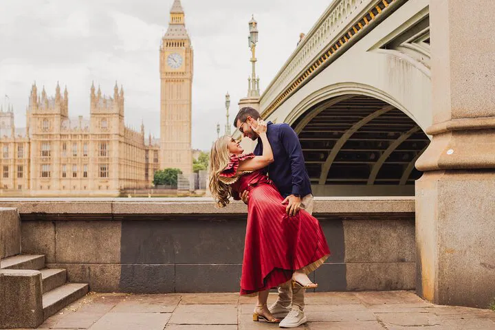 London Landmark Memories: A Personalized Photo Adventure