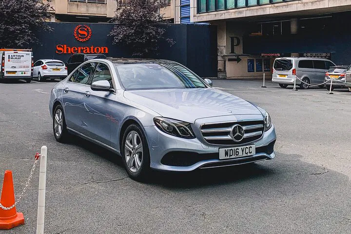Luxury Edinburgh-Dundee Transfer: Travel in Style & Comfort