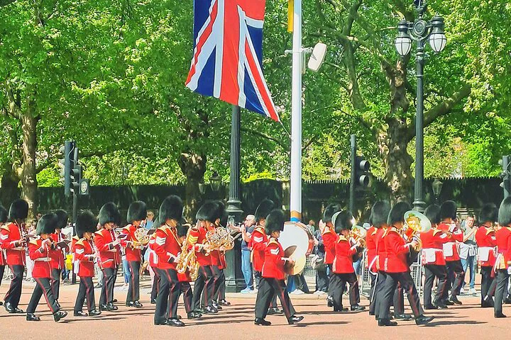 London's Top 20 Sights: One Unforgettable Tour!
