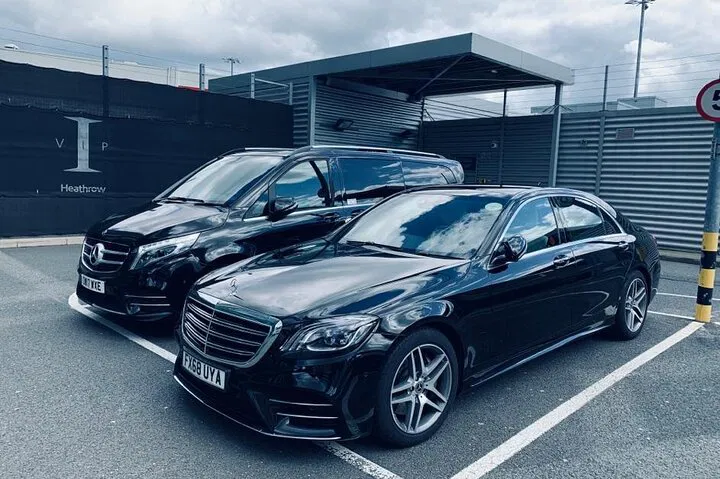 Luxury Ride: Heathrow to Oxford Private Car