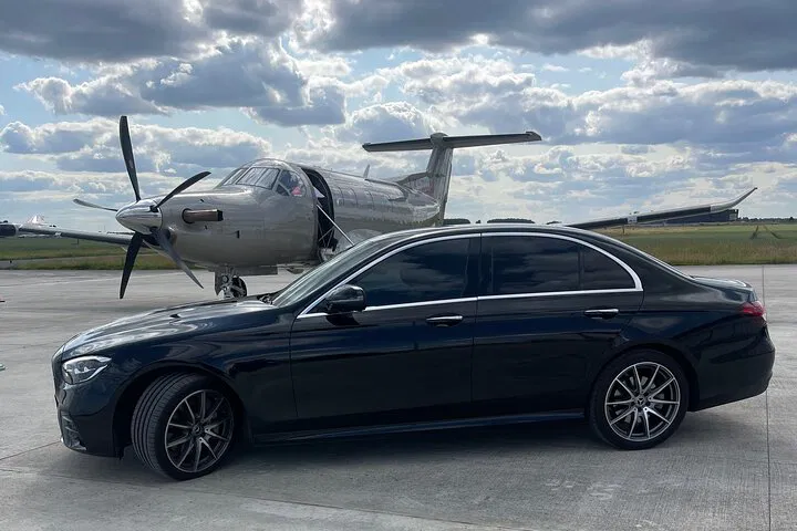 Paris Airport Transfer: CDG/Orly to City in Mercedes