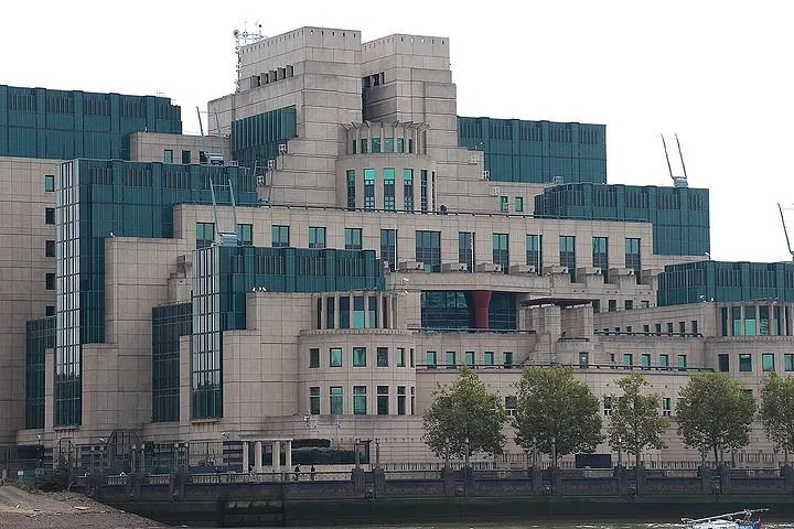 Uncover London's Secrets: A Thrilling James Bond Adventure!