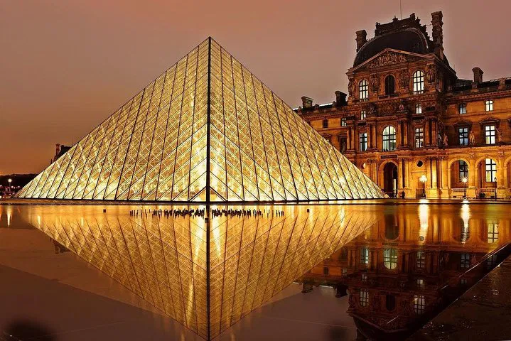 Louvre Museum: Art, History & Private Transport in Paris