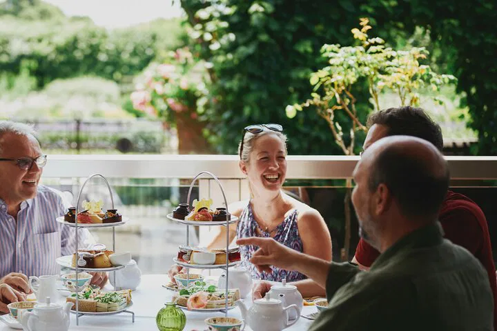 Kensington Palace VIP Garden Tour & Royal High Tea