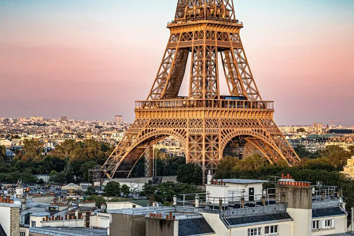 Paris Landmarks & Crepes: A Delicious Historical Walking Tour
