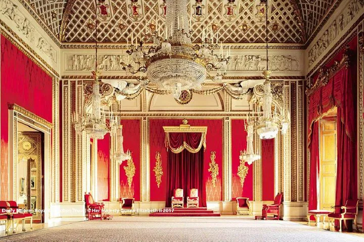 Royal Grandeur: Buckingham Palace & British Royalty Guided Tour