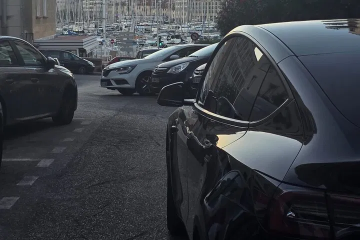 Luxury Private Transfer: Marseille to Saint-Tropez in Tesla Comfort