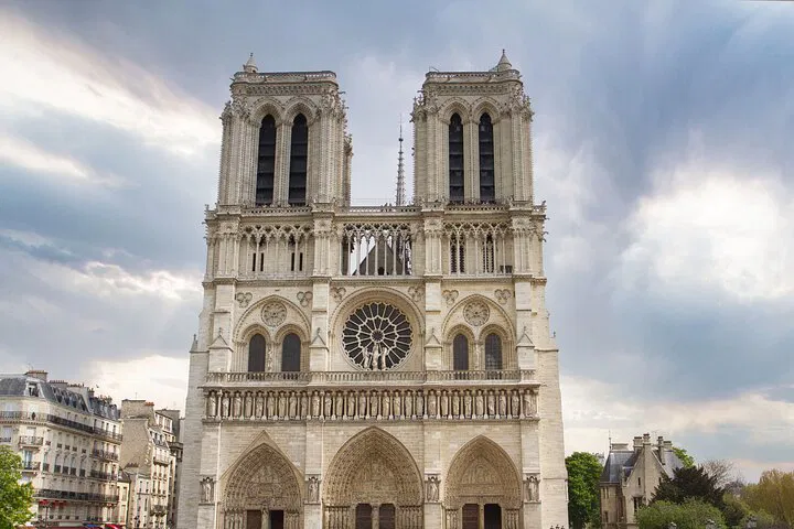 Notre Dame Cathedral: Scheduled Access & Guided Tour