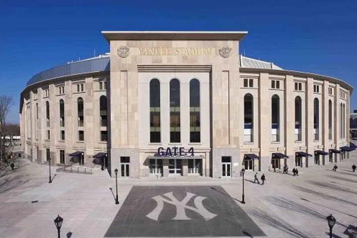 NYC Contrasts: Bronx, Queens & Brooklyn Tour