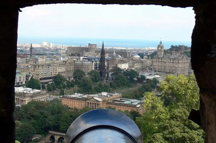 Edinburgh VIP Private City Tour: See Top Sights!