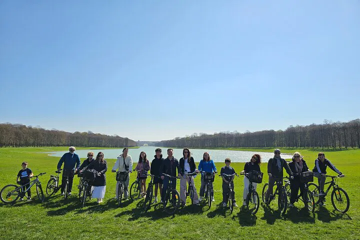 Versailles Gardens Bike Tour: Fountains & Hamlet Adventure