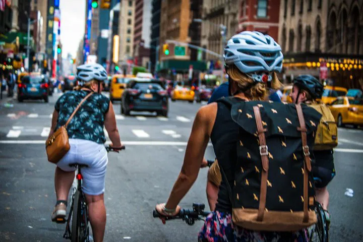 Discover Downtown: Pedal Through Lower Manhattan's Iconic Landmarks