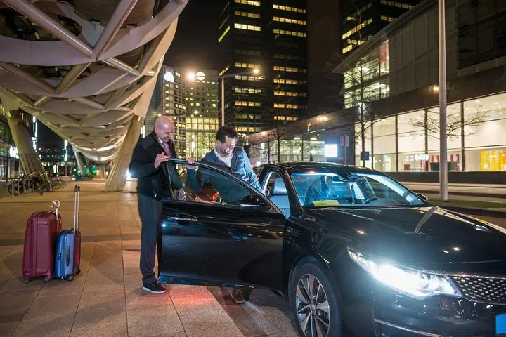 Seamless Berlin Airport Transfers: Private Door-to-Door Service