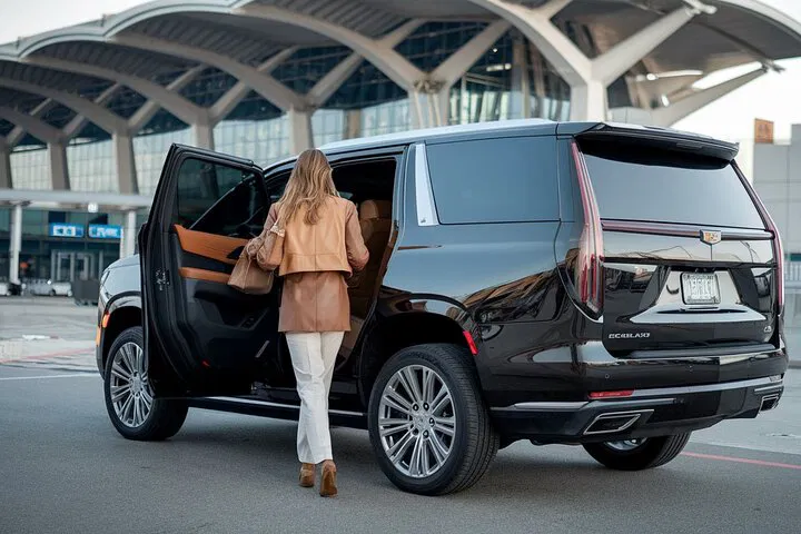 Luxury Private Transfers: Experience Queens, Belize Like a VIP
