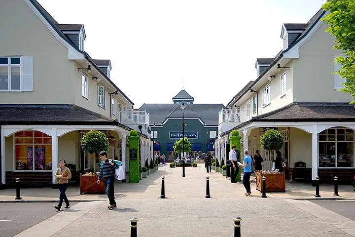 Luxury Shopping Spree: Private Bicester Village Round Trip from London