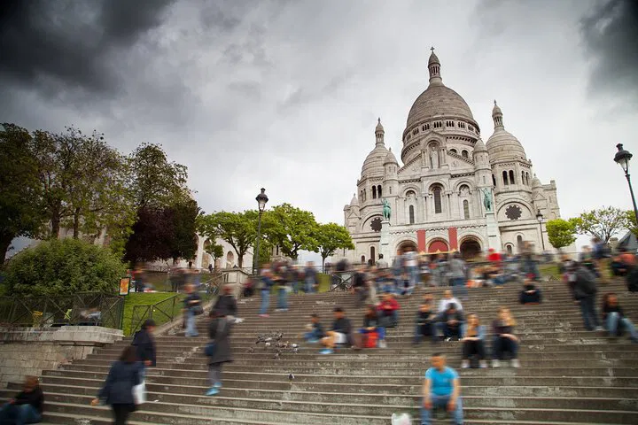 Montmartre Paris Walking Tour & Drink Tasting