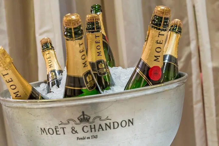 Stress-Free Transfers: Paris to Reims & Épernay with Local Expertise