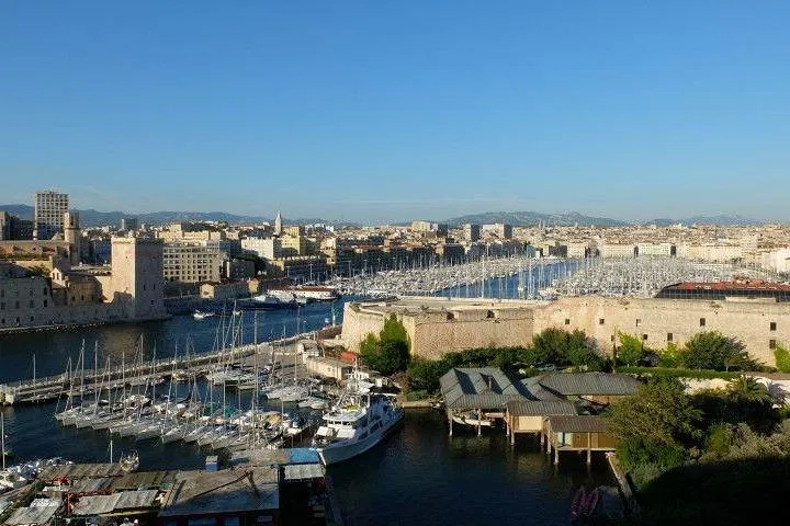 Effortless Marseille Transfers: Private Driver Excellence