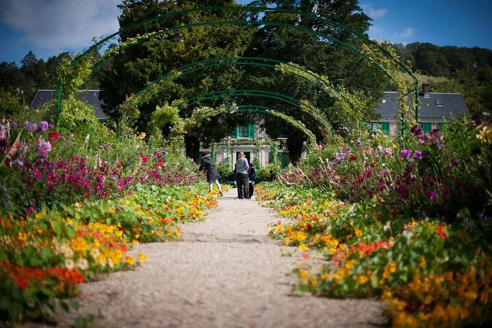 Immerse Yourself: Intimate Monet's Garden Tour