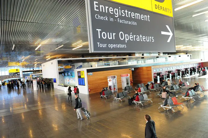 Stress-Free Arrival: Private Transfer from Marseille Airport to Avignon