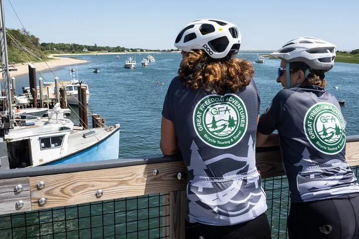 Unforgettable Cape Cod: Bike & Boat Tour to Nantucket & Martha's Vineyard