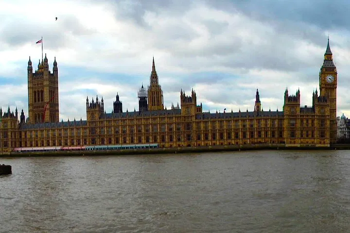 Unveiling Royal Majesty: Private Westminster & Buckingham Tour