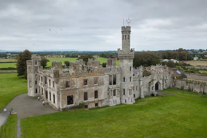 Unveiling Scotland's Majestic Castles: A Bespoke Private Tour from Edinburgh