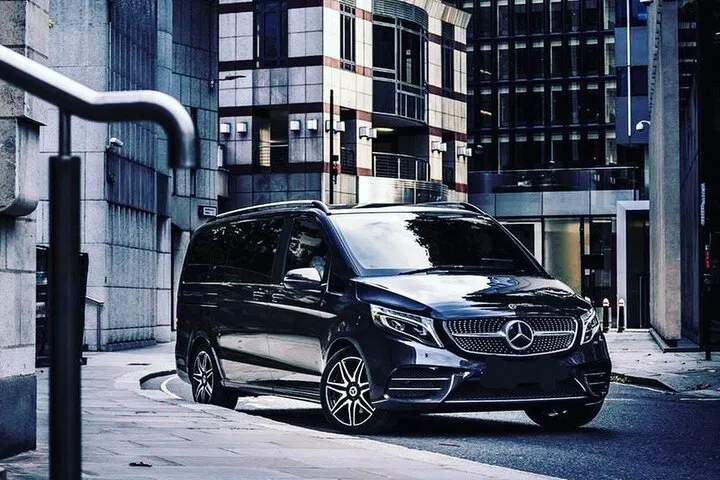 Stress-Free London Arrival: Private Heathrow Airport Transfer