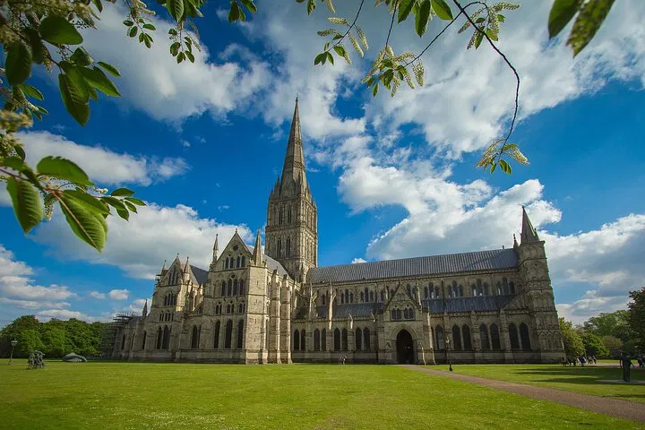 Salisbury & Romsey: Oxford Historian-Led Tour + London Transfer