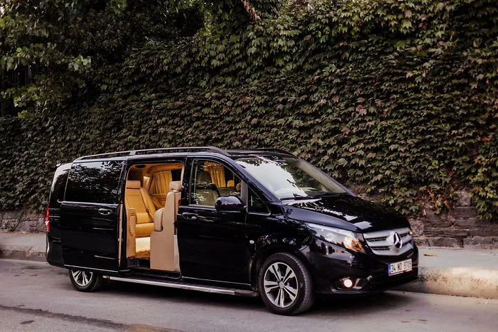 LHR Airport Transfer to London W1: Private, Stress-Free