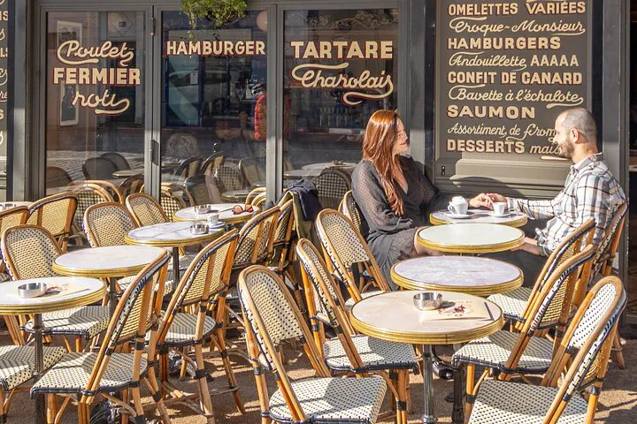 Montmartre Photo Tour: Capture Paris's Charm, Personalized!