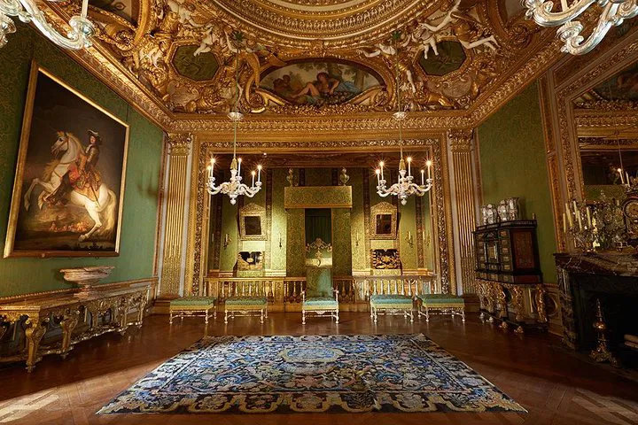 Vaux le Vicomte Castle: VIP Tour from Paris