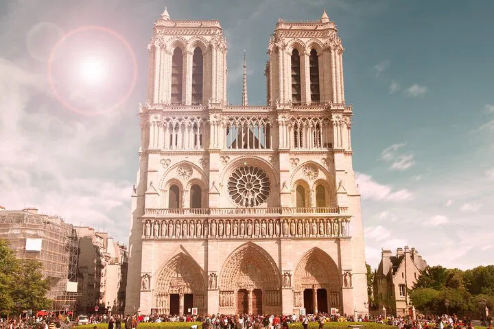Notre Dame & Louvre Tour: Skip-the-Line Paris!