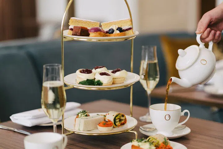 Royal London: Palaces, History & High Tea at Kensington!